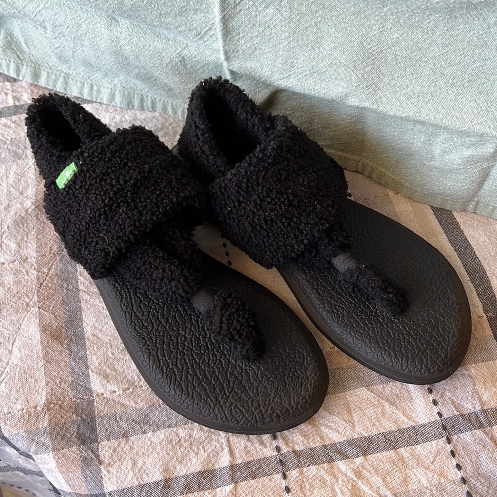 sanuk fleece yoga sandals